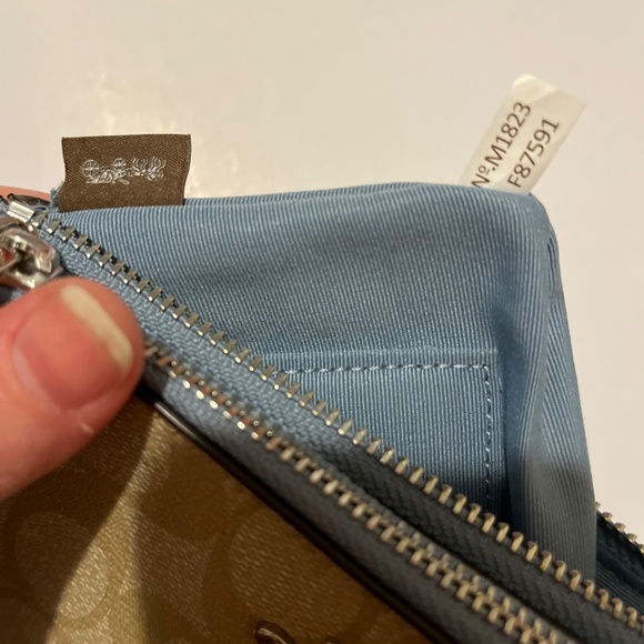 Authentic Coach Light Khaki & Baby Blue Signature Double Zip Spacious Wristlet - Picture 11 of 14